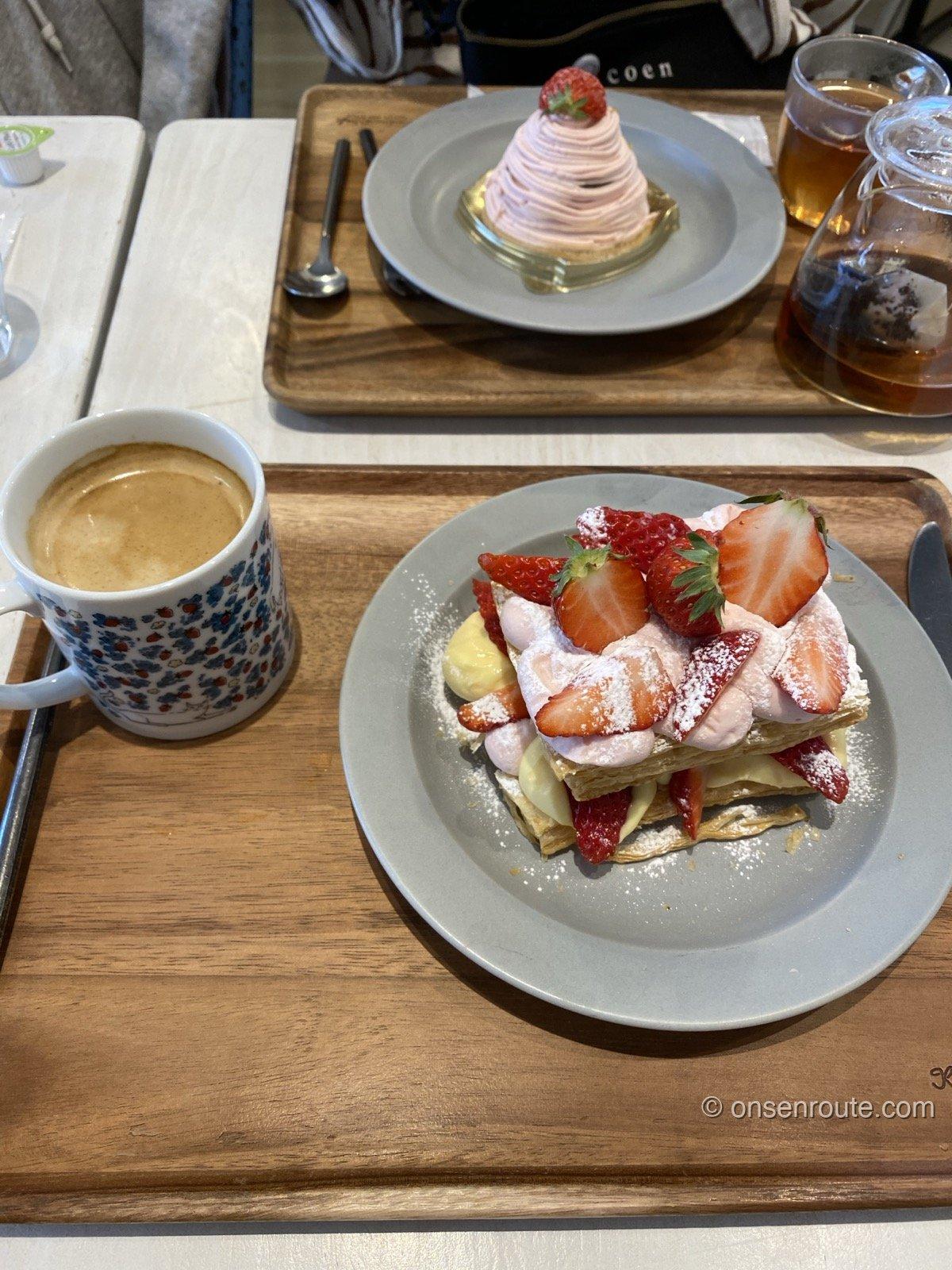 いちごをふんだんに使ったミルフィーユとケーキ