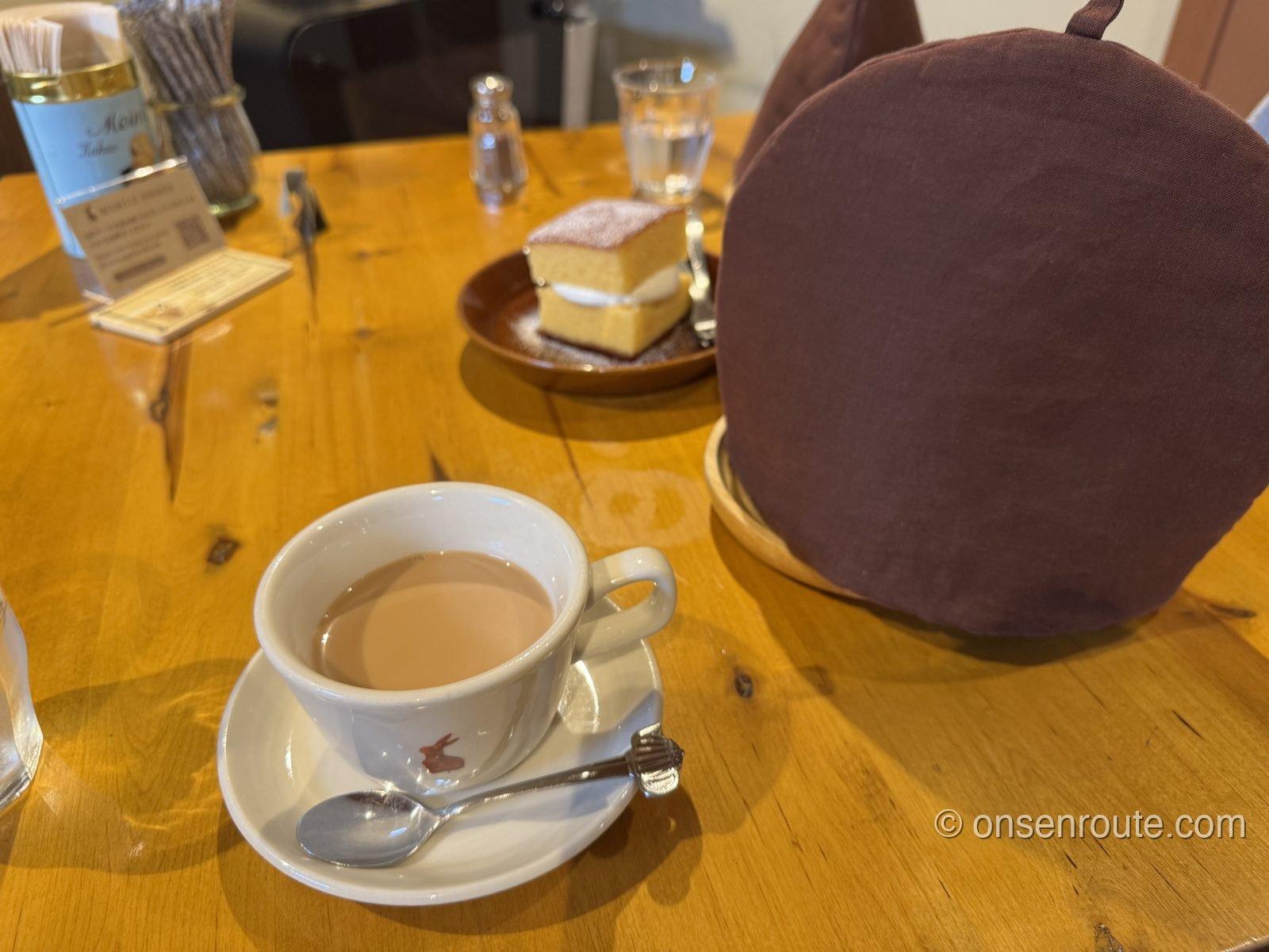 TEA ROOM Yuki Usagiの紅茶とカステラ