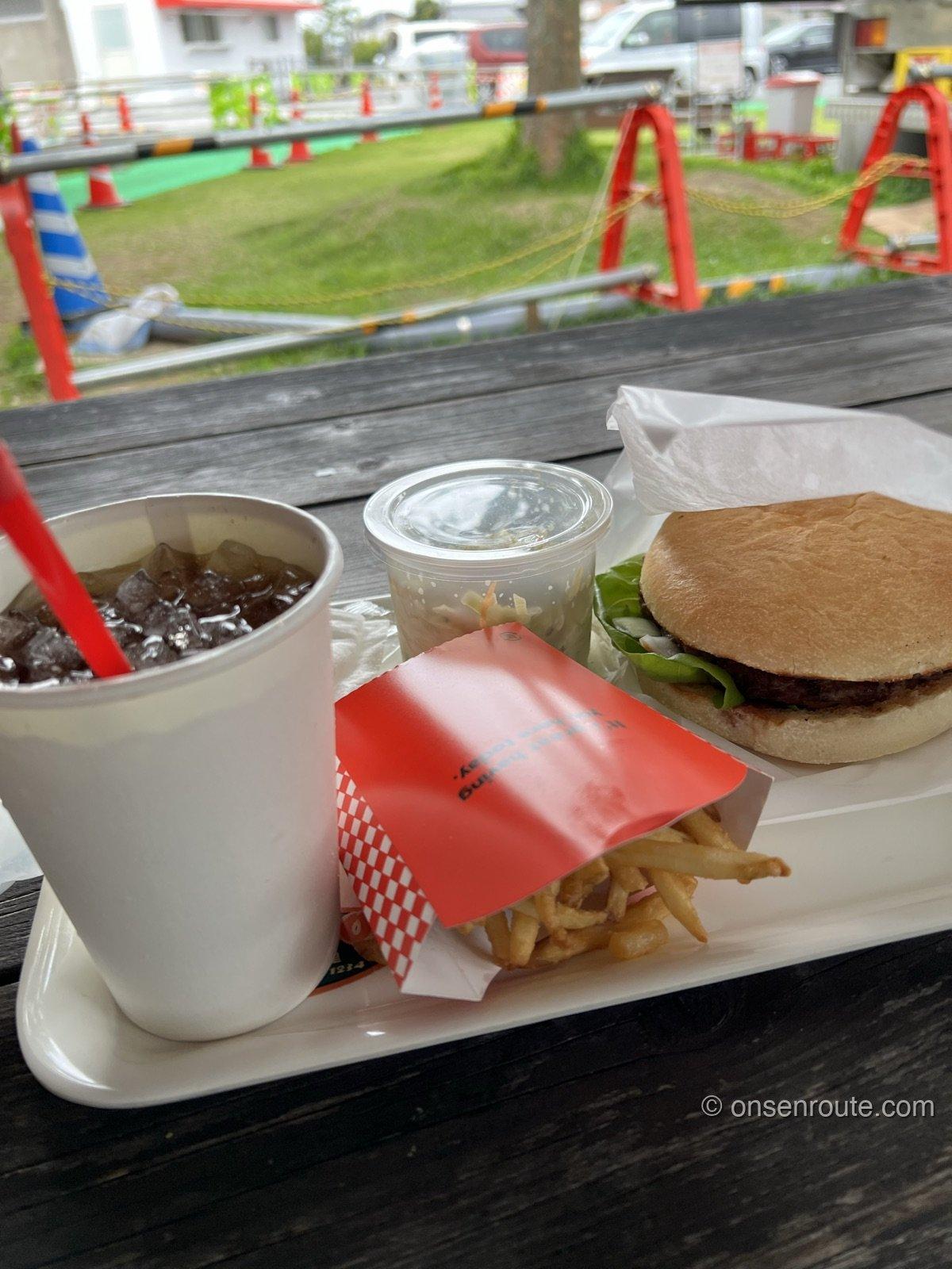 鄙の里の名物ビンゴバーガー
