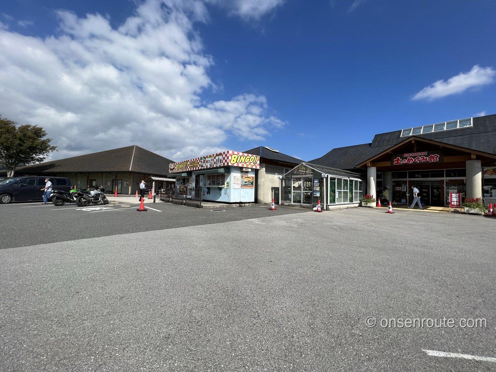 道の駅三芳村 鄙の里の外観